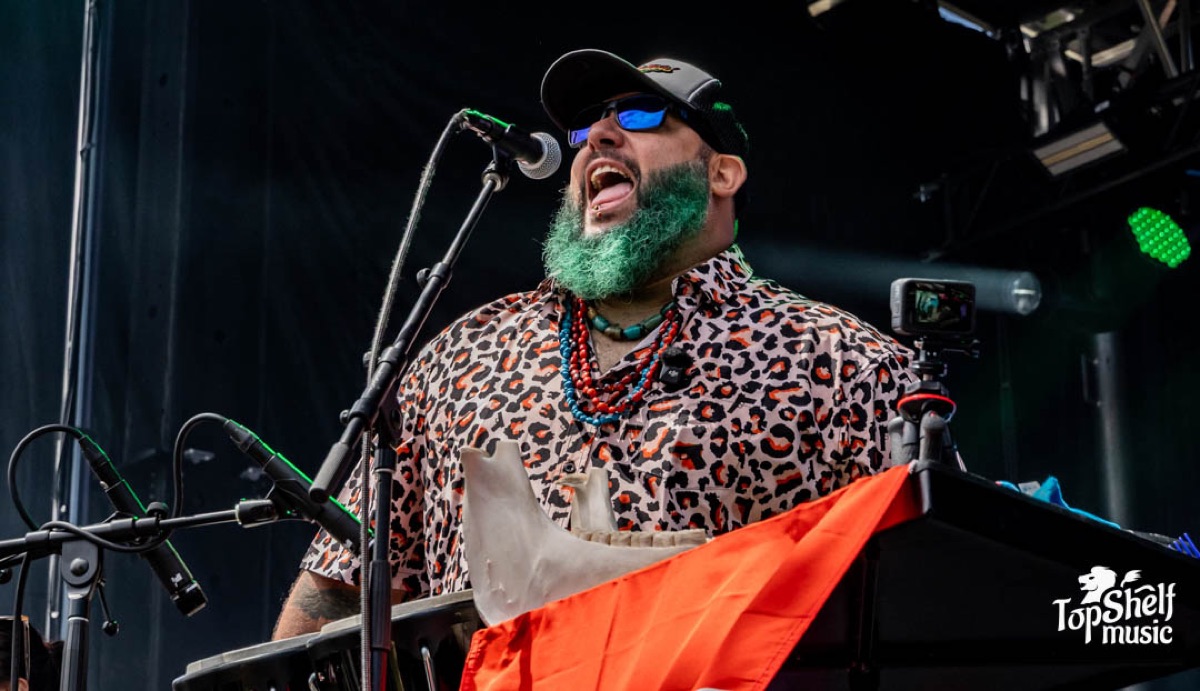 Sensory TRiBE vocalist at California Roots